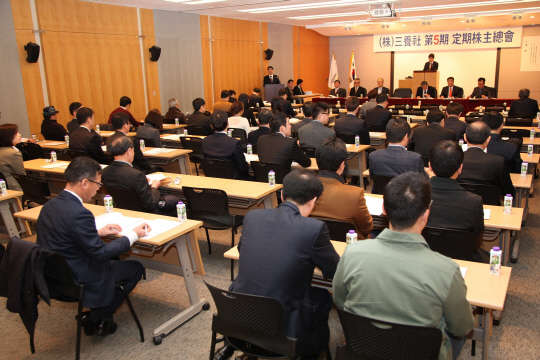 24일 서울 종로구 연지동 삼양그룹 본사 1층 강당에서 열린 제5기 삼양사 주주총회에서 김정 사장이 인사말을 하고 있다. <삼양그룹 제공>